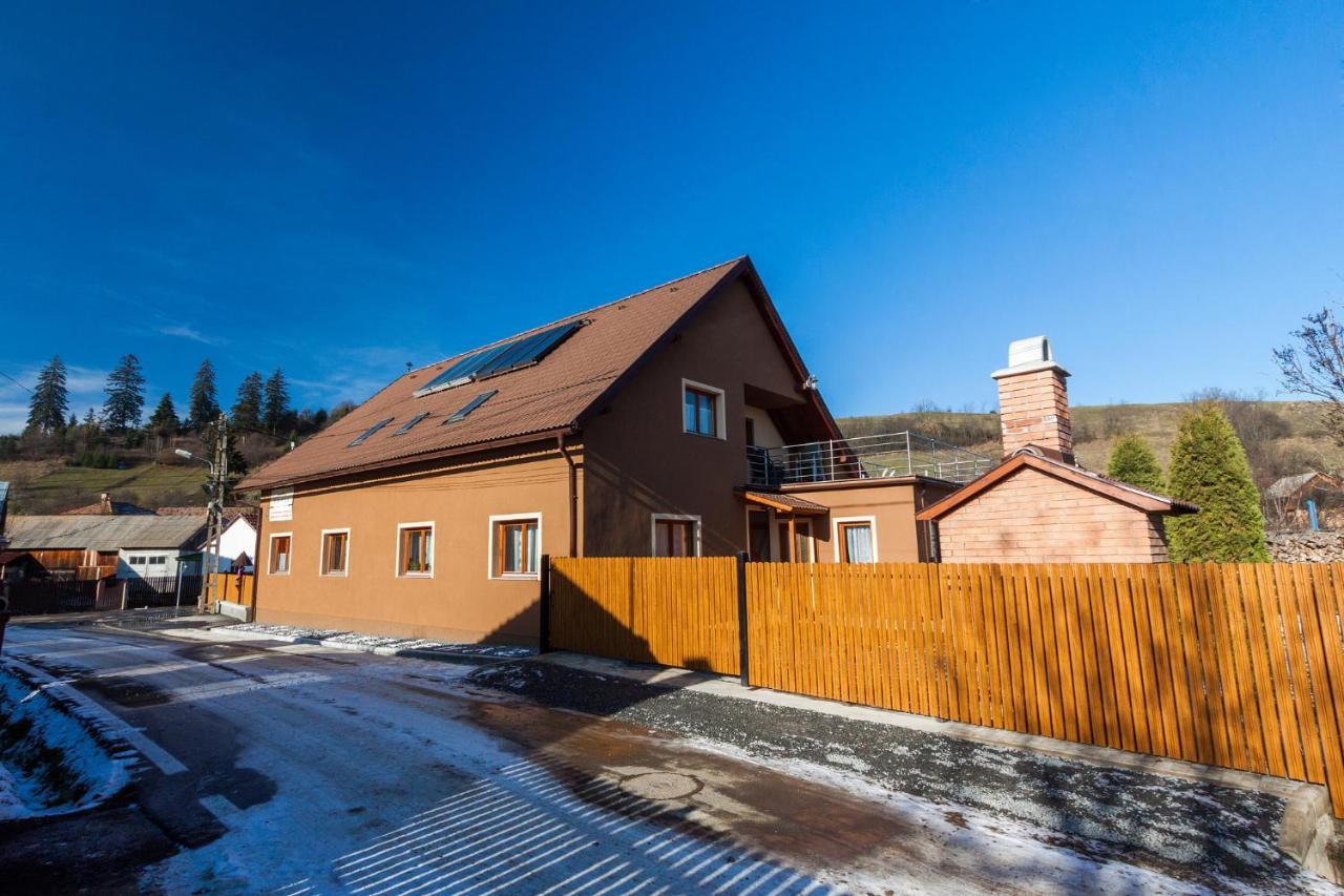 Eross Kulcsoshaz Villa Lăzarea Exteriör bild