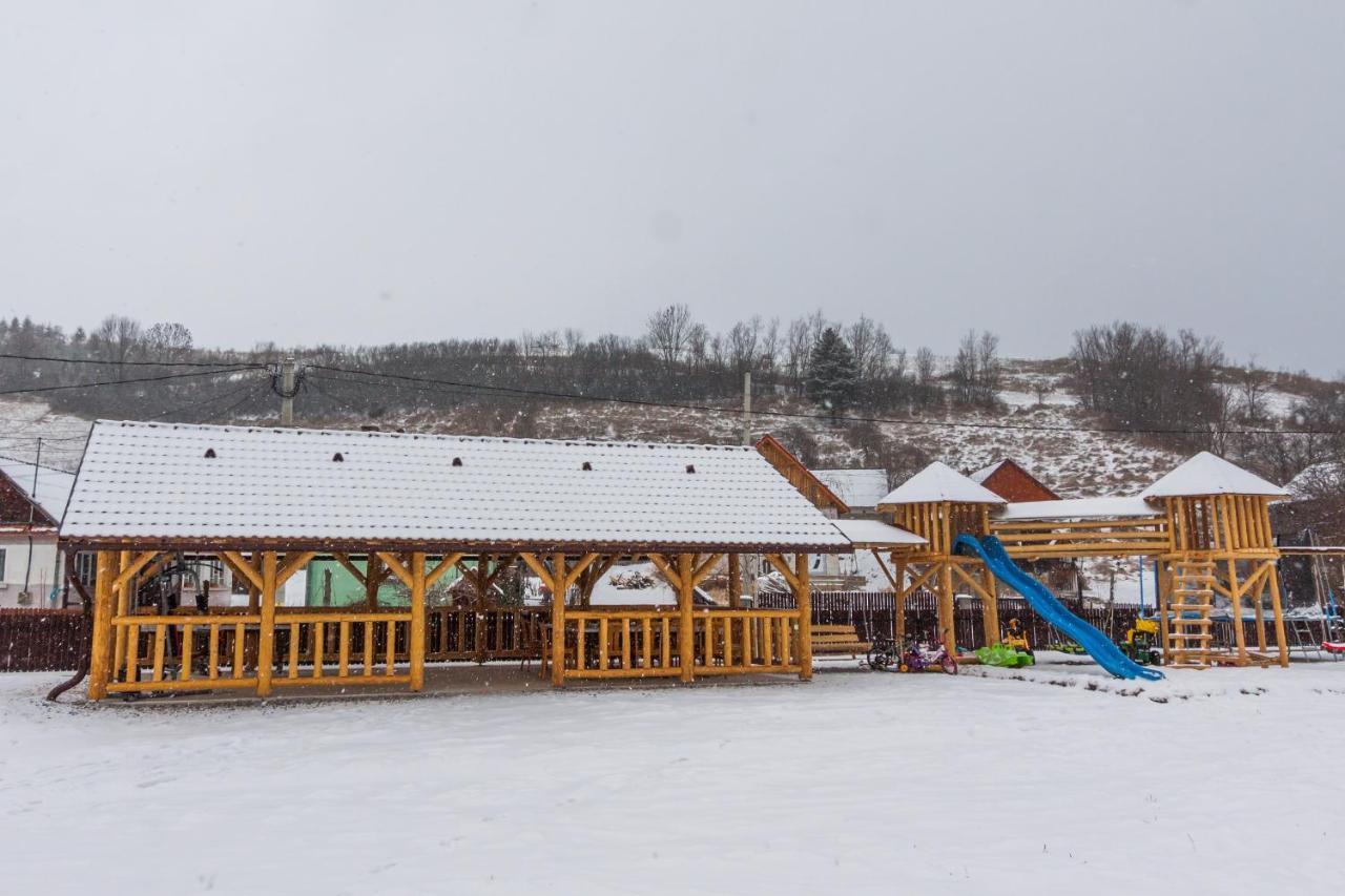 Eross Kulcsoshaz Villa Lăzarea Exteriör bild