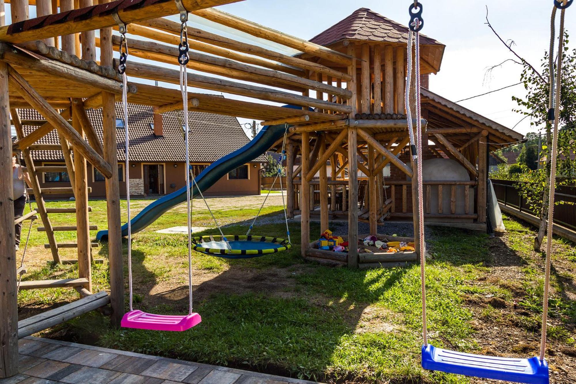 Eross Kulcsoshaz Villa Lăzarea Exteriör bild