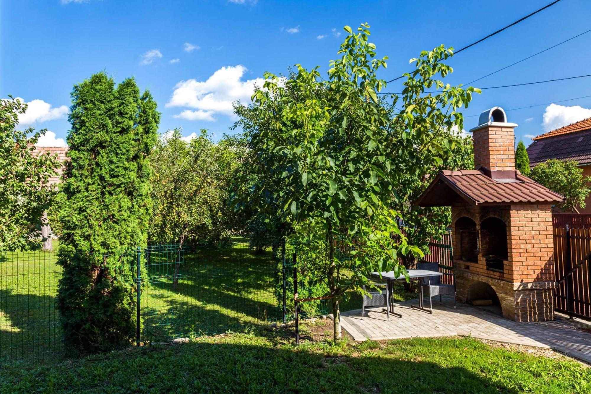 Eross Kulcsoshaz Villa Lăzarea Exteriör bild