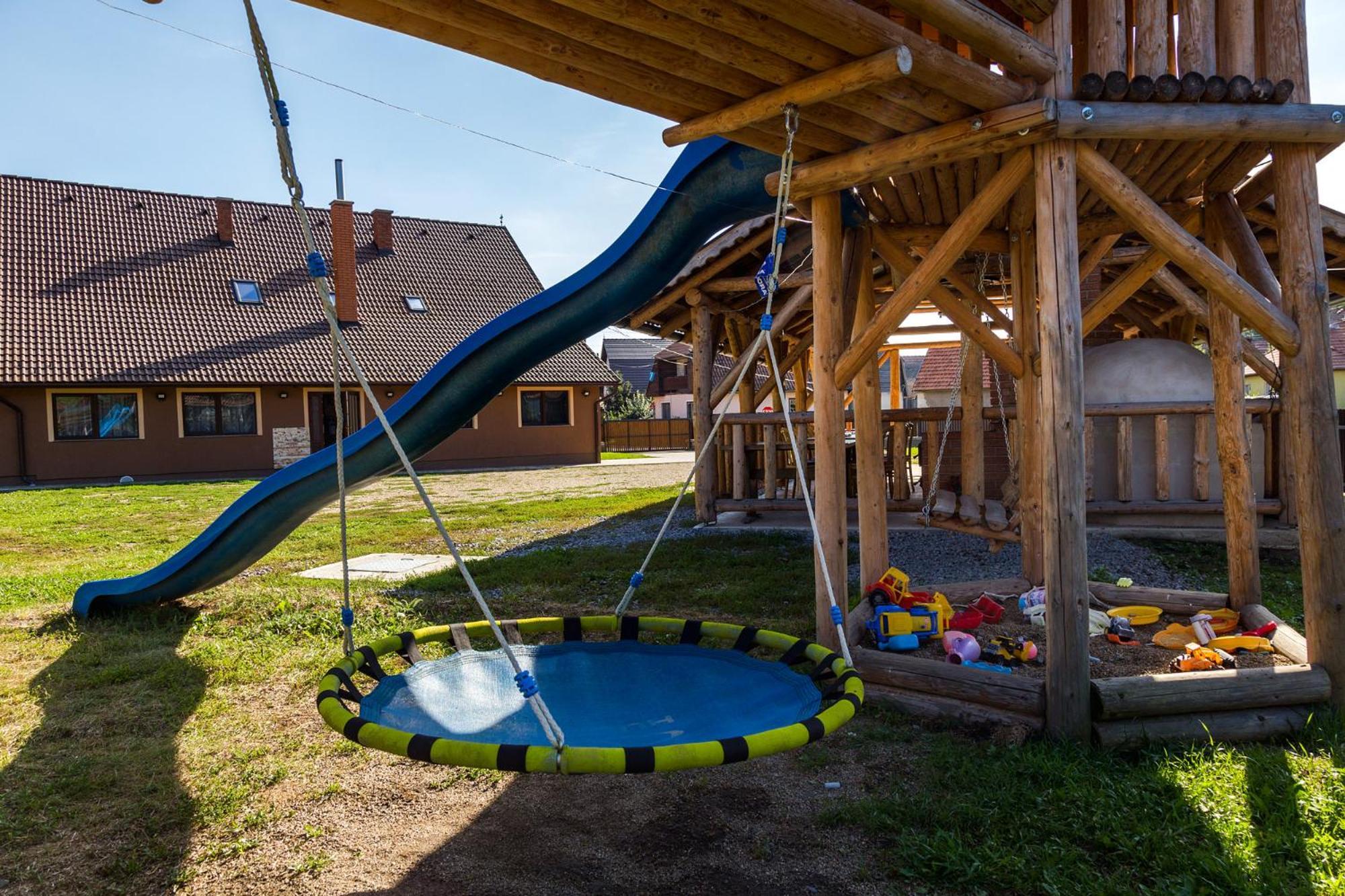 Eross Kulcsoshaz Villa Lăzarea Exteriör bild