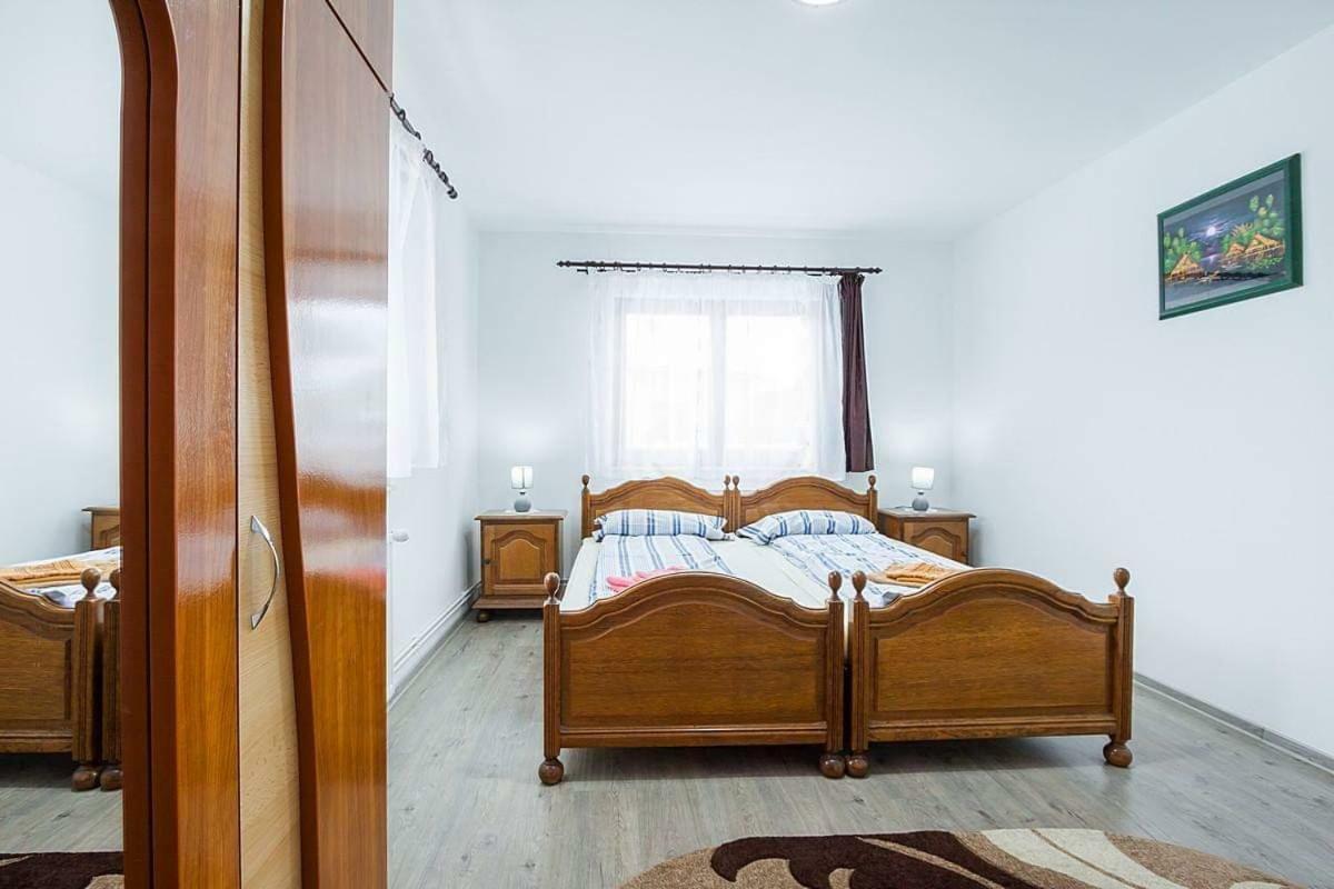 Eross Kulcsoshaz Villa Lăzarea Exteriör bild